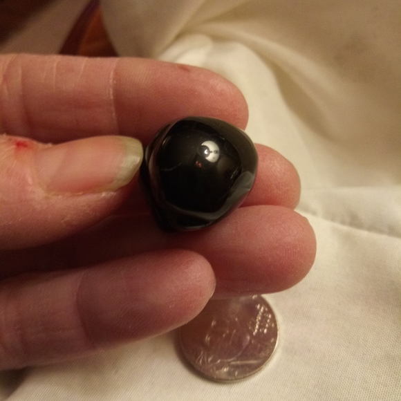 SOLD on m e r c a r i .Mini black obsidion skull - Picture 8 of 8